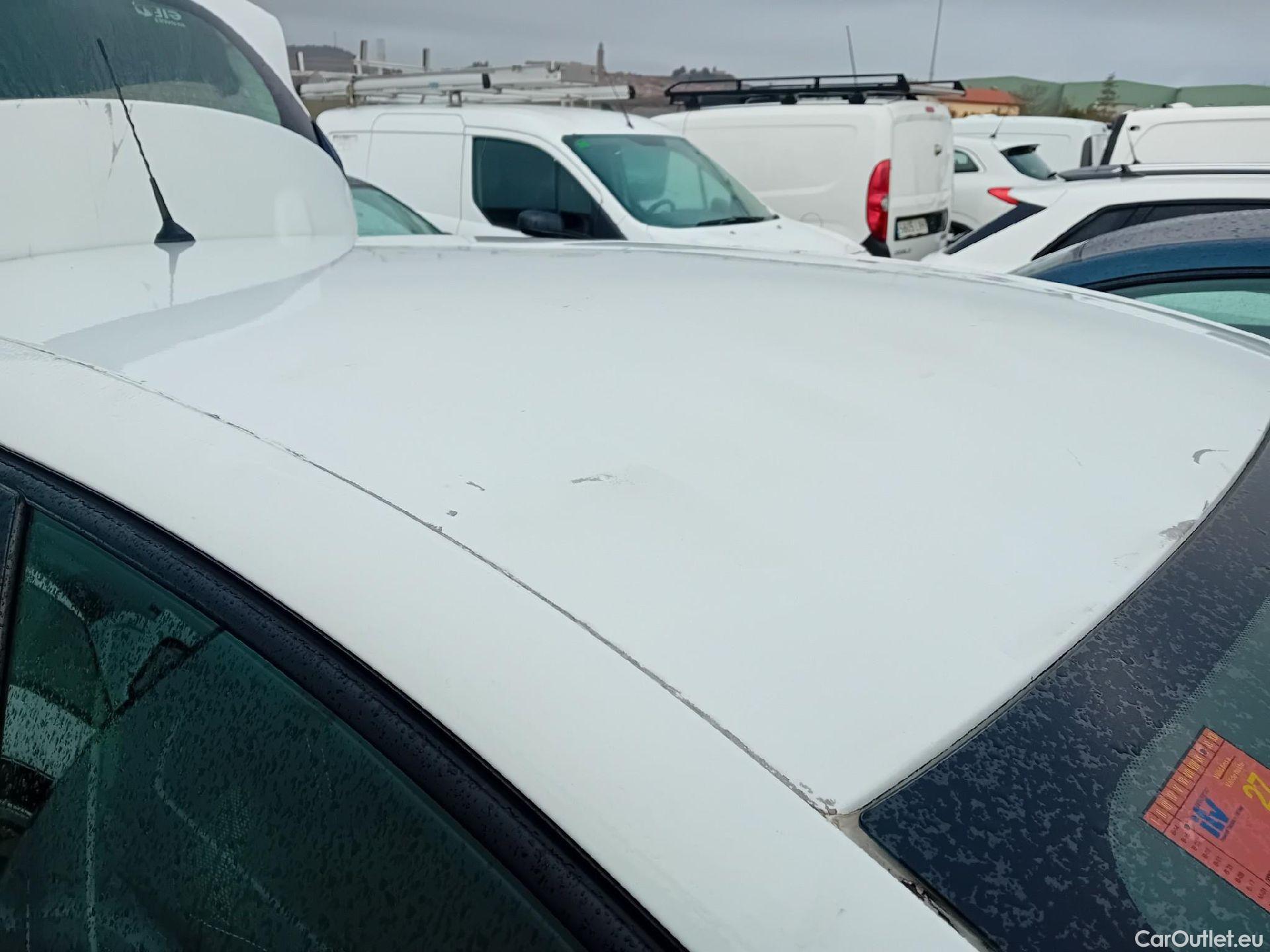  Renault  Clio RENAULT  / 2016 / 5P / berlina con portón Business TCe 66kW (90CV) GLP -18 #13