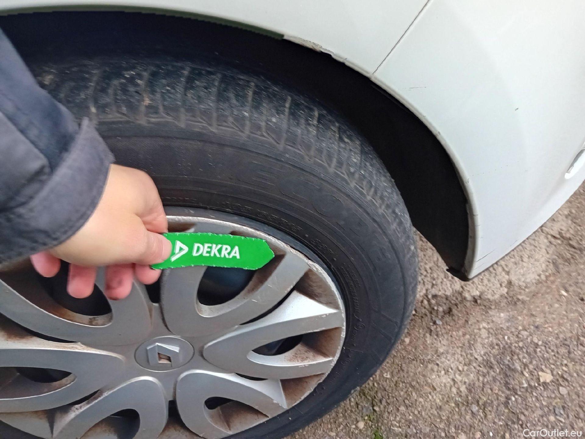  Renault  Clio RENAULT  / 2016 / 5P / berlina con portón Business TCe 66kW (90CV) GLP -18 #28