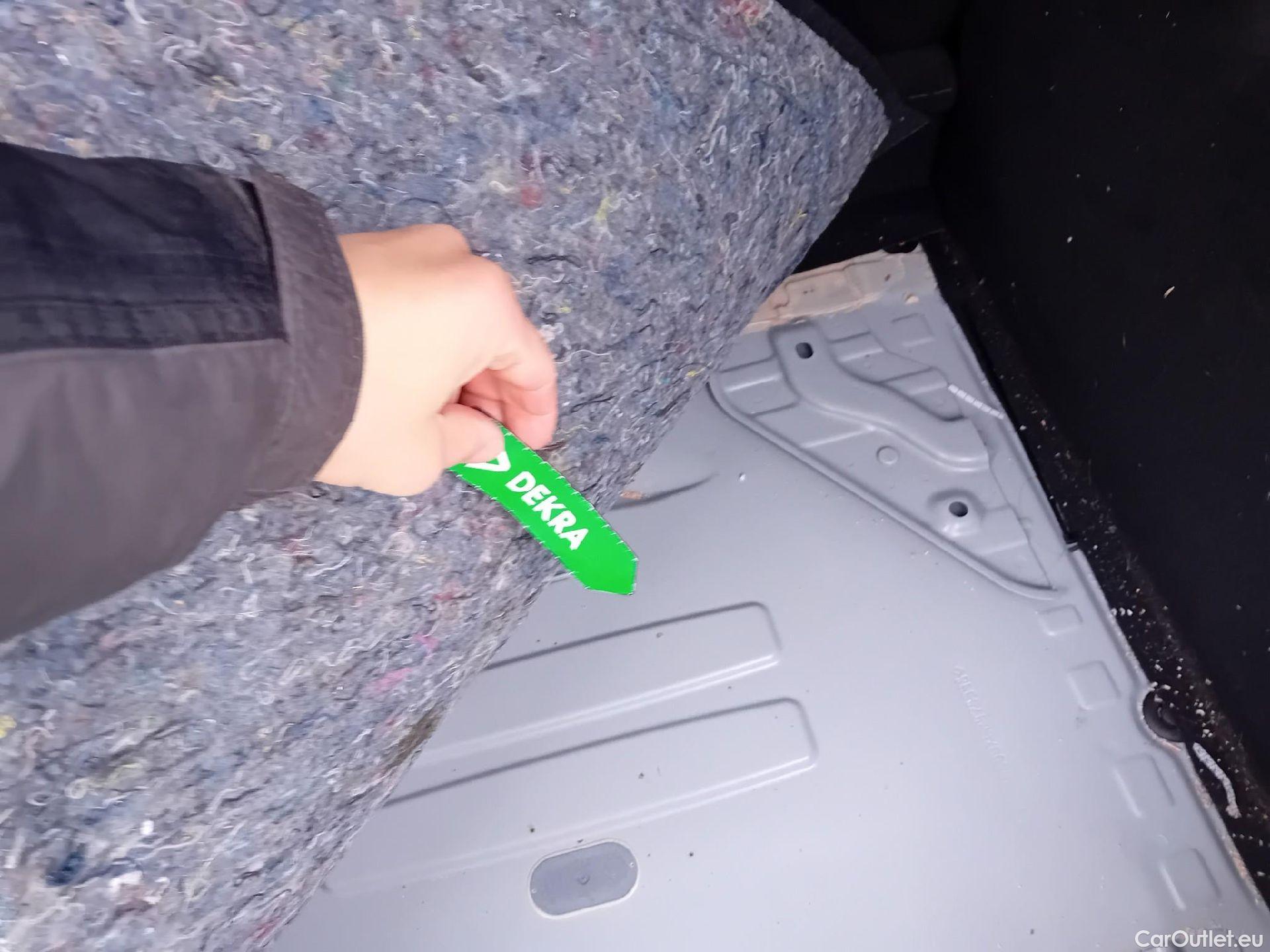  Renault  Clio RENAULT  / 2016 / 5P / berlina con portón Business TCe 66kW (90CV) GLP -18 #32