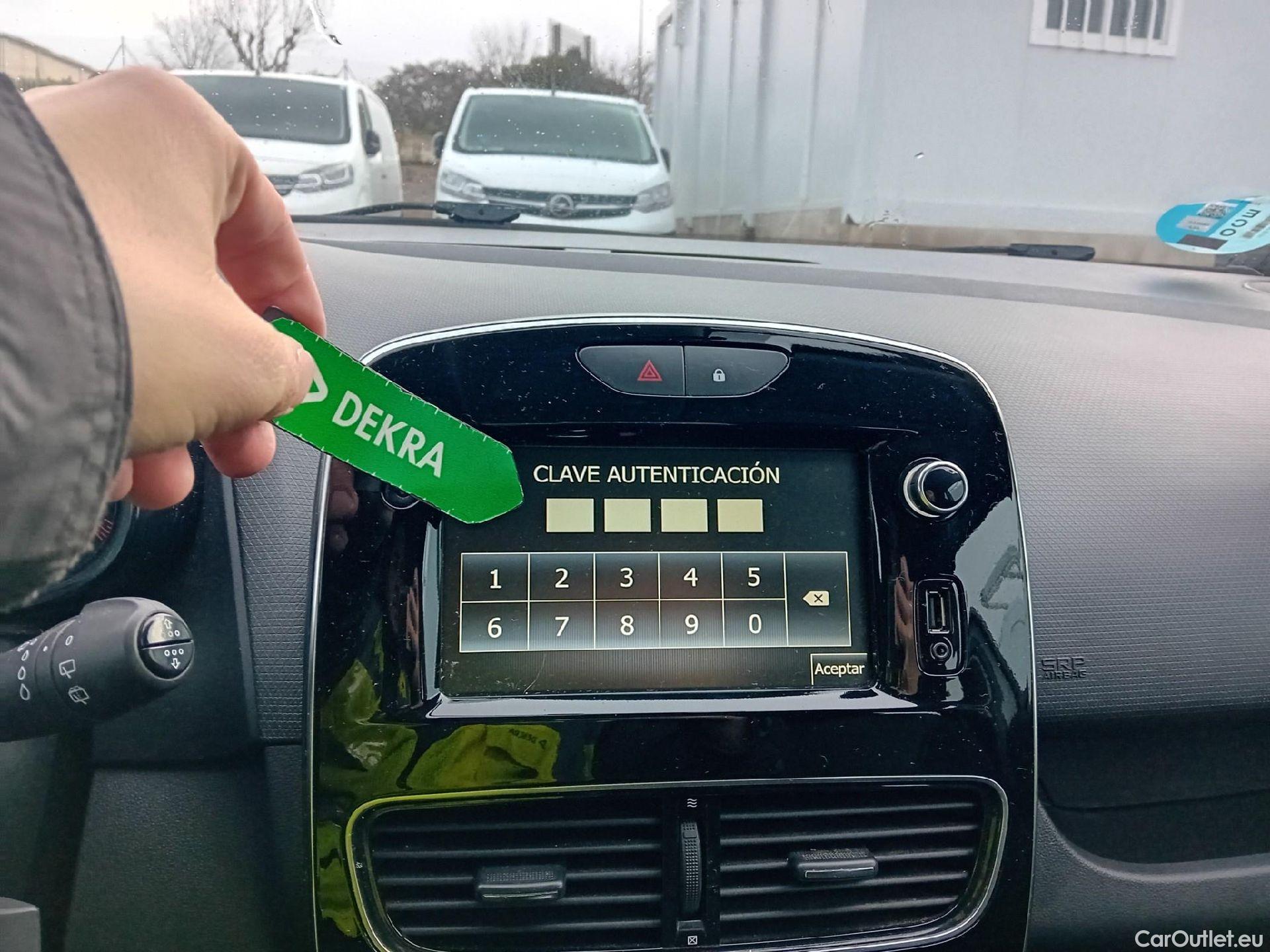  Renault  Clio RENAULT  / 2016 / 5P / berlina con portón Business TCe 66kW (90CV) GLP -18 #30