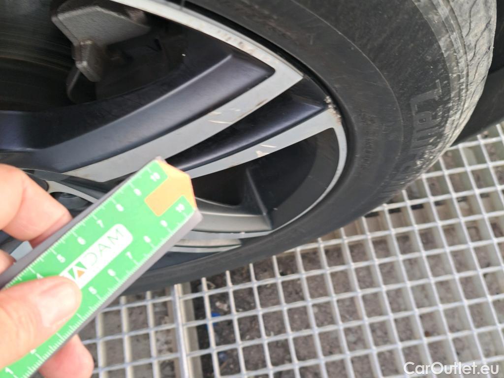  Volvo  XC 40 VOLVO XC40 / 2017 / 5P / todoterreno 1.5 T5 Twin Recharge R-Design Exp Auto #15