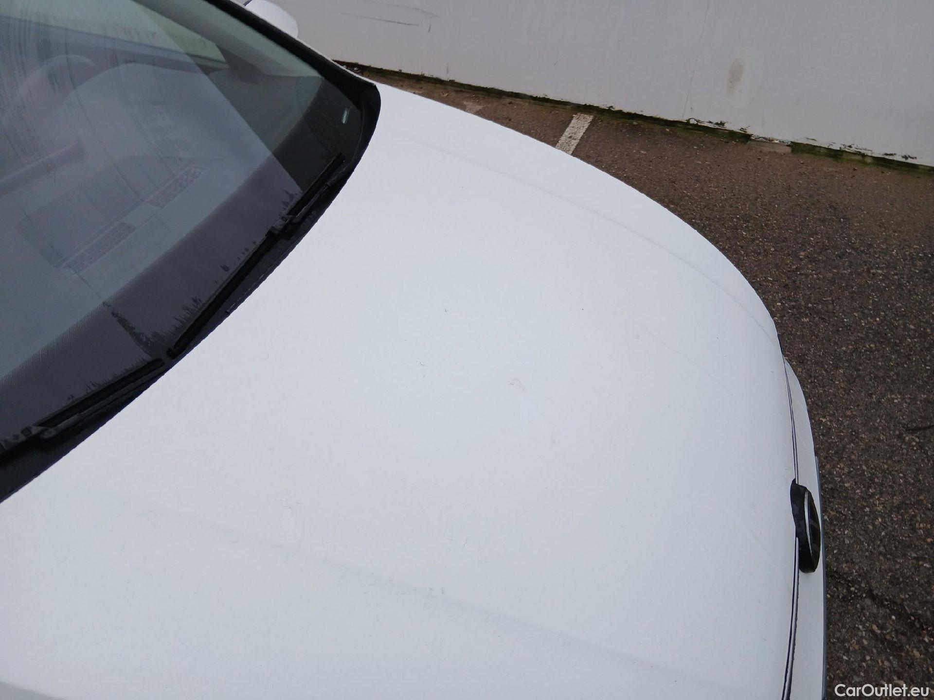  Volkswagen  Golf  VOLKSWAGEN / 2020 / 5P / berlina con portón Life 1.0 eTSI 81kW (110CV) DSG #13