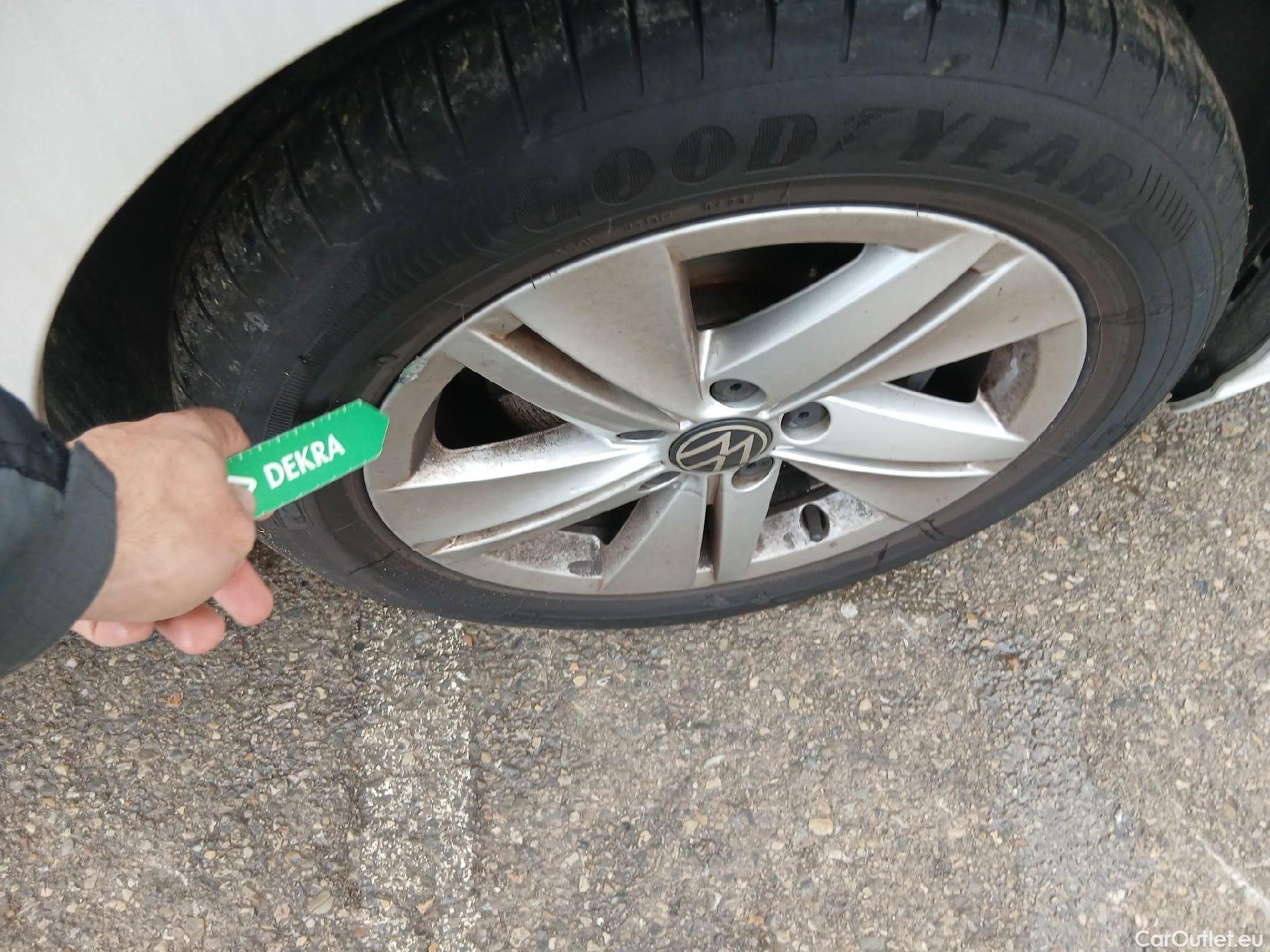  Volkswagen  Golf  VOLKSWAGEN / 2020 / 5P / berlina con portón Life 1.0 eTSI 81kW (110CV) DSG #11