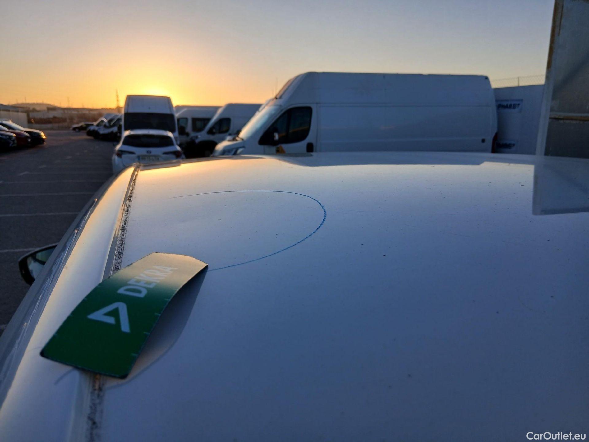  Volkswagen  T-CROSS VOLKSWAGEN  / 2018 / 5P / todoterreno Edition 1.0 TSI 70kW (95CV) #12