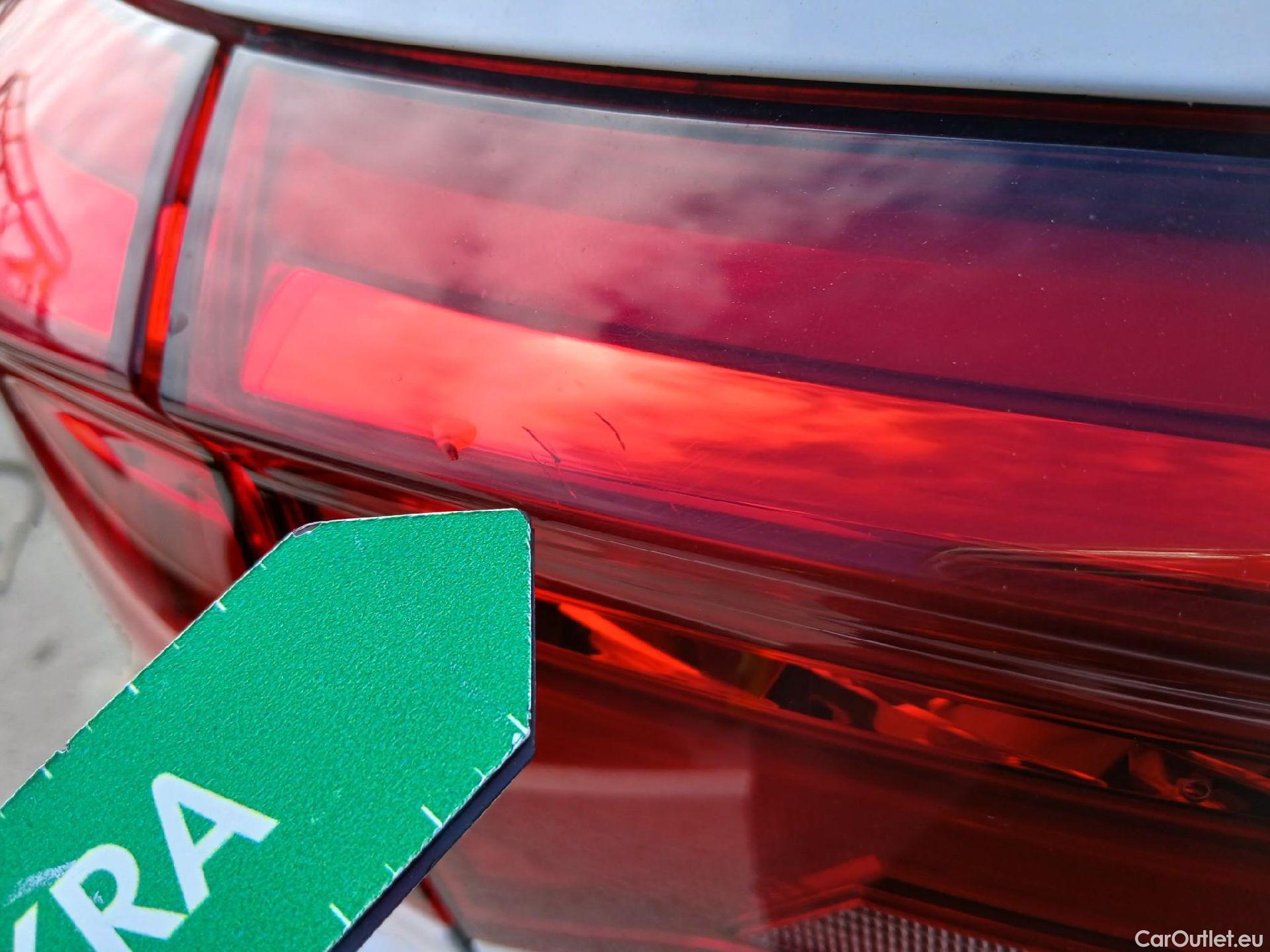  Volkswagen  T-ROC VOLKSWAGEN  / 2017 / 5P / todoterreno Advance 1.0 TSI 85kW (115CV) (CX) #32