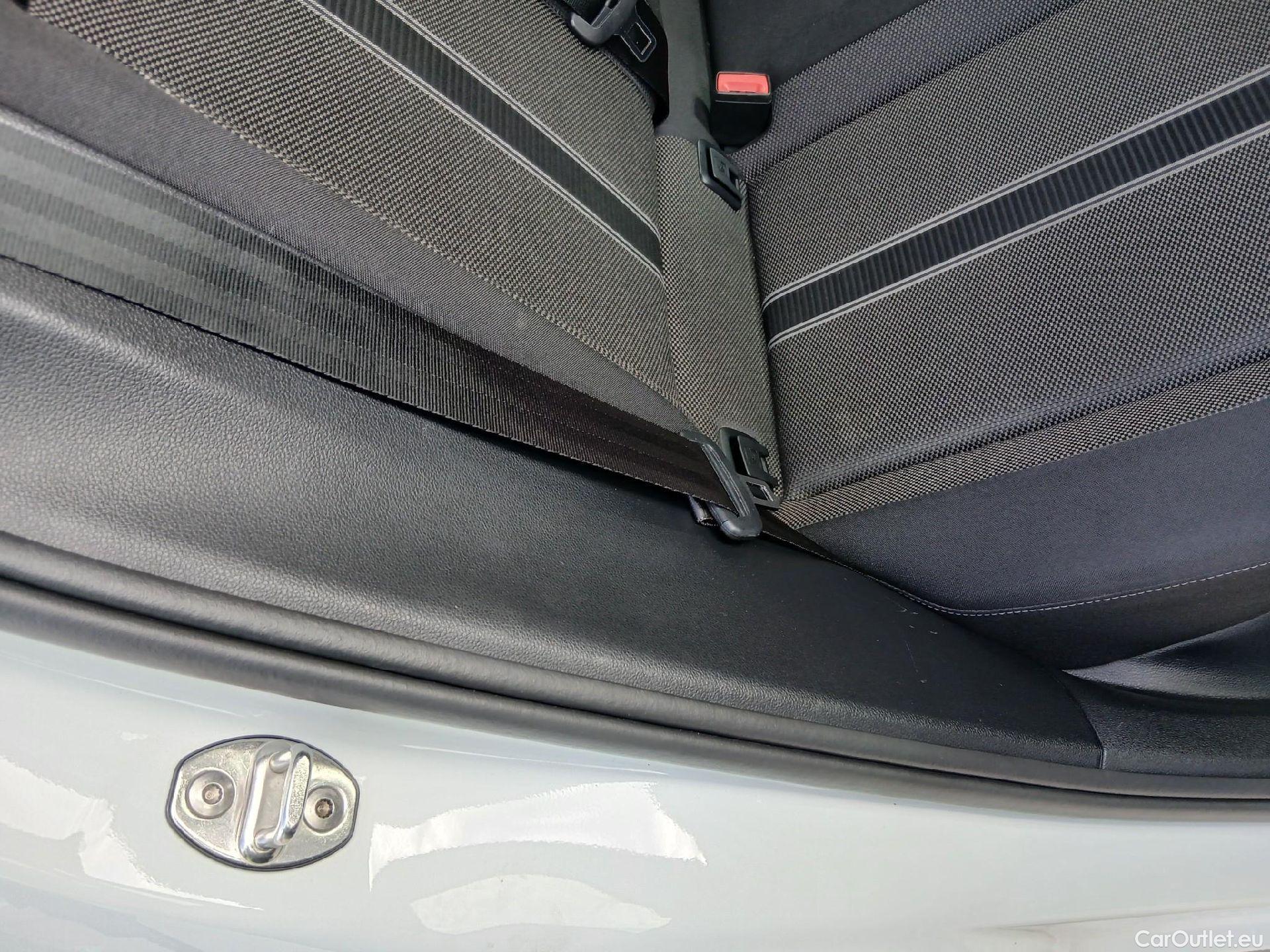  Volkswagen  T-ROC VOLKSWAGEN  / 2017 / 5P / todoterreno Advance 1.0 TSI 85kW (115CV) (CX) #53