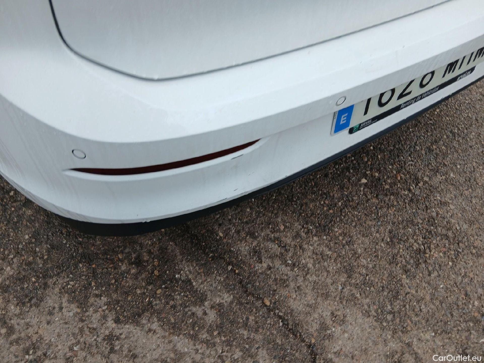  Volkswagen  Golf  VOLKSWAGEN / 2020 / 5P / berlina con portón Life 1.0 eTSI 81kW (110CV) DSG #3