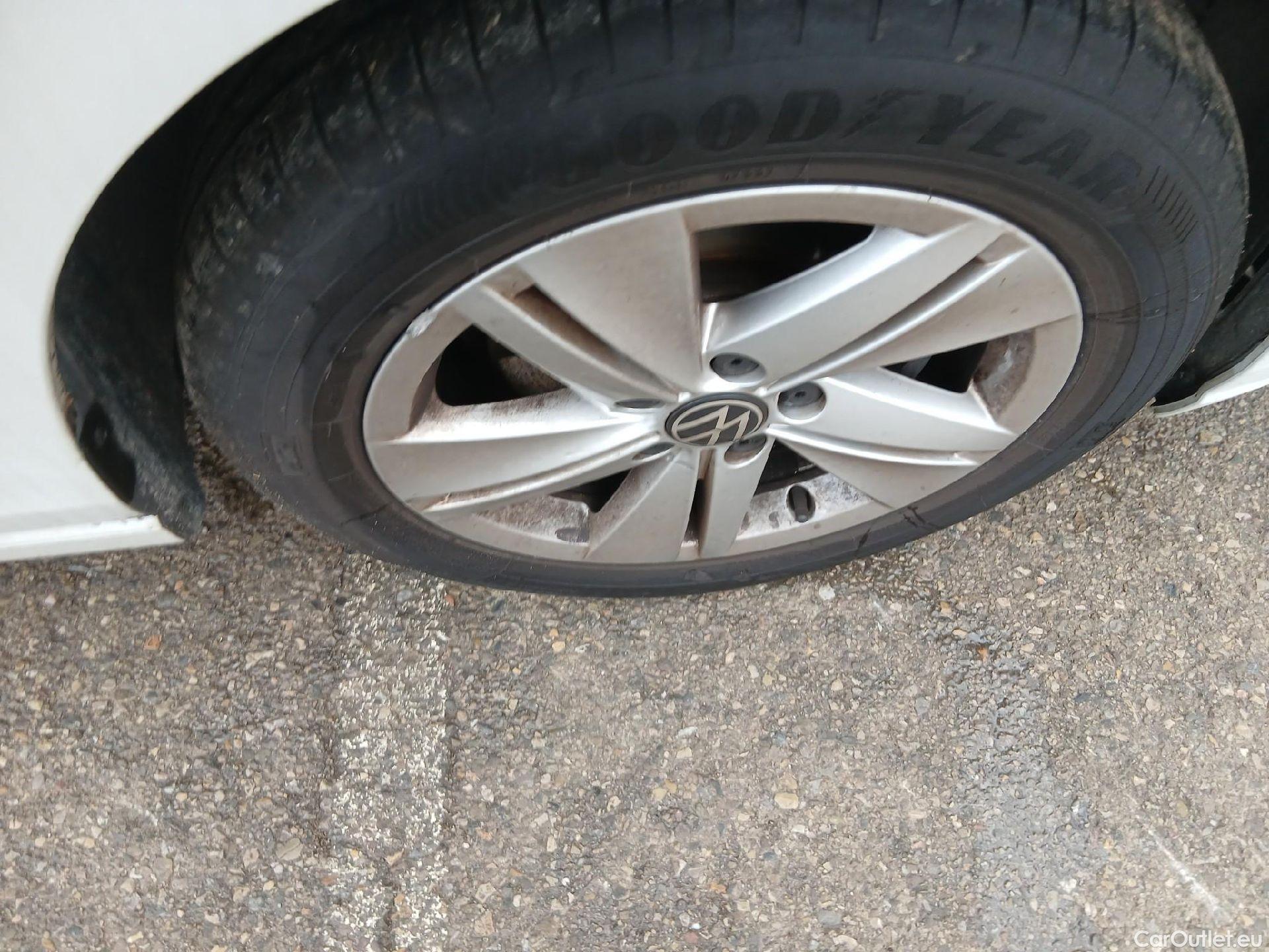  Volkswagen  Golf  VOLKSWAGEN / 2020 / 5P / berlina con portón Life 1.0 eTSI 81kW (110CV) DSG #12