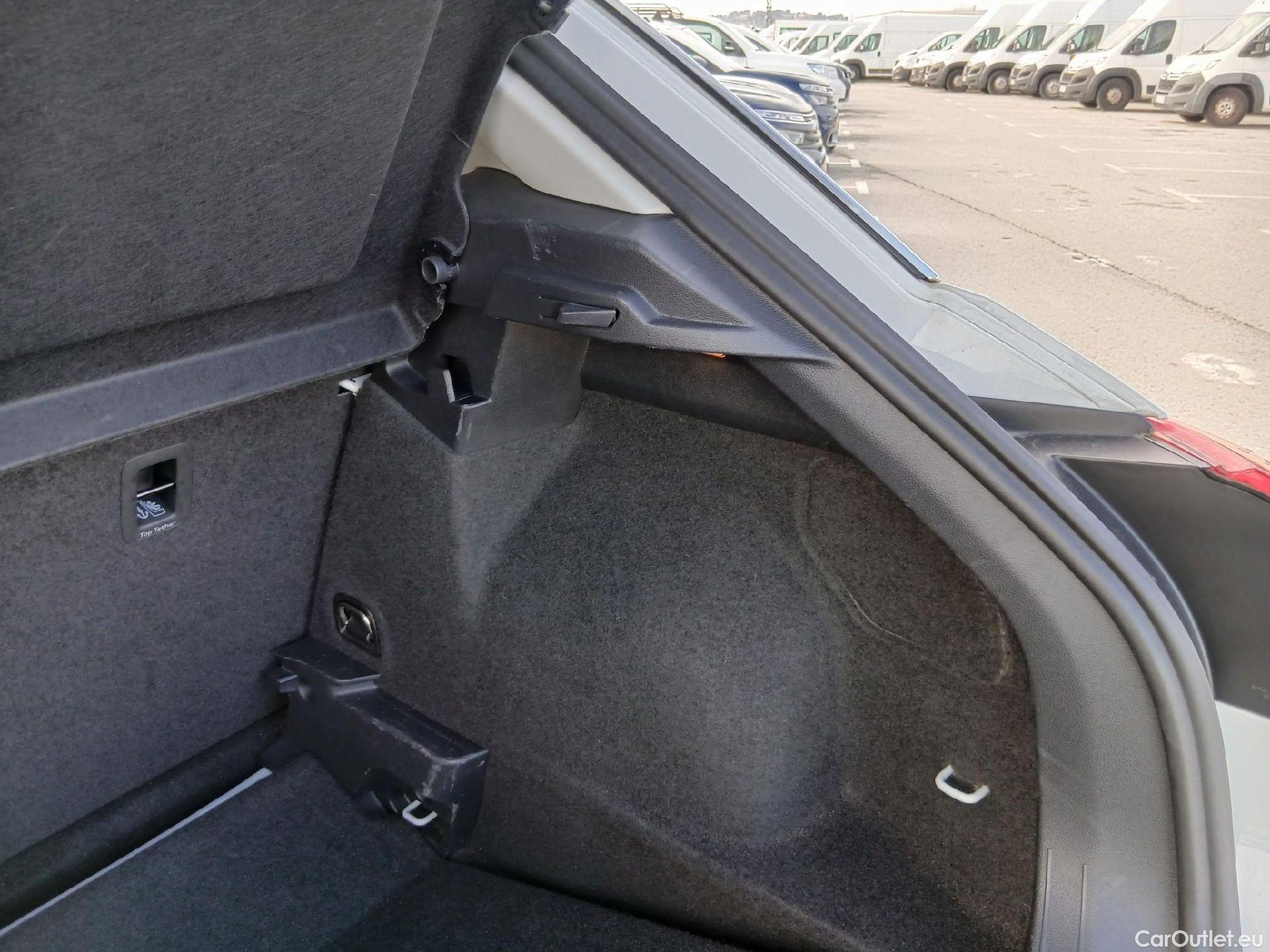  Volkswagen  T-ROC VOLKSWAGEN  / 2017 / 5P / todoterreno Advance 1.0 TSI 85kW (115CV) (CX) #27