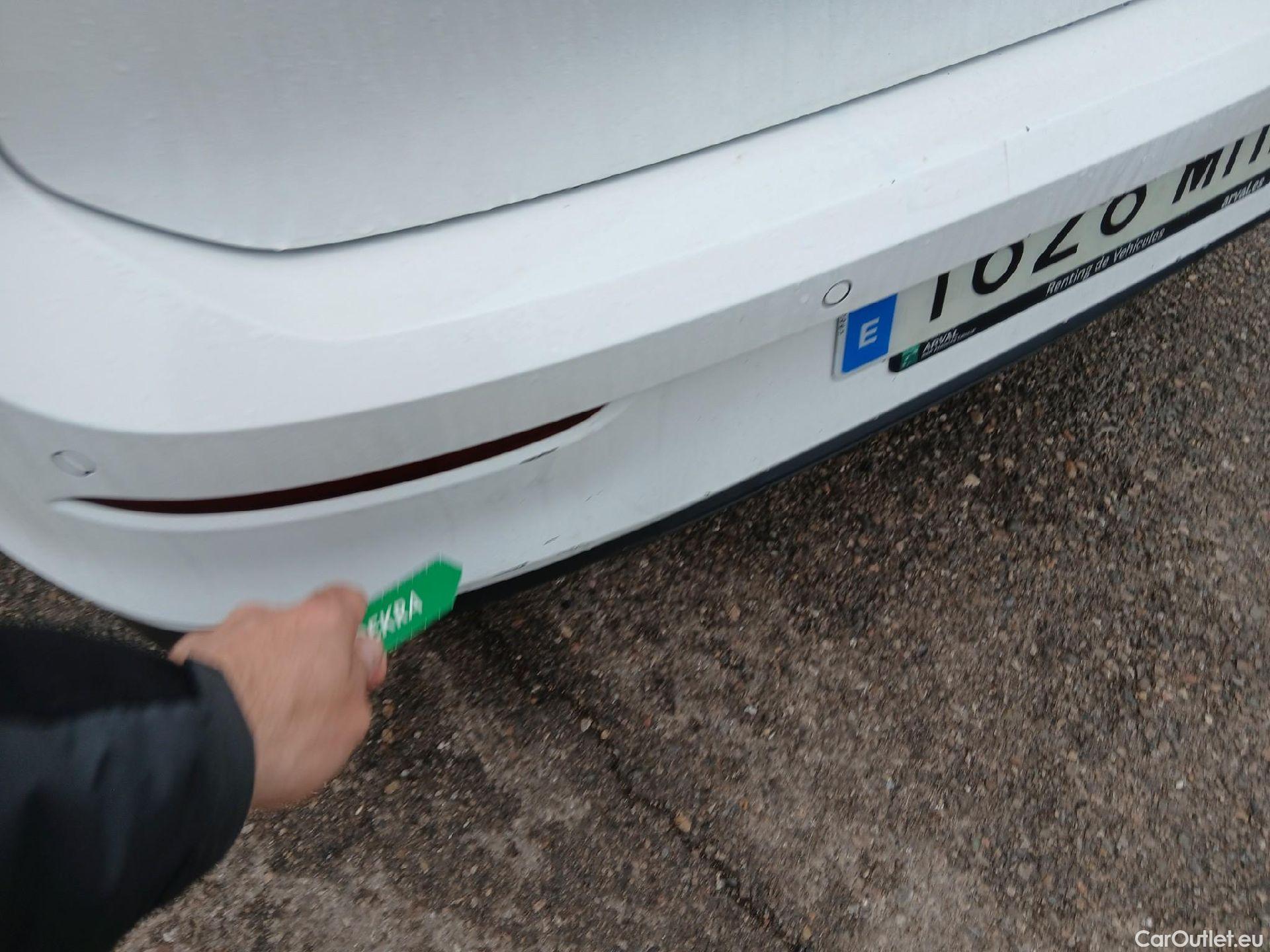  Volkswagen  Golf  VOLKSWAGEN / 2020 / 5P / berlina con portón Life 1.0 eTSI 81kW (110CV) DSG #4