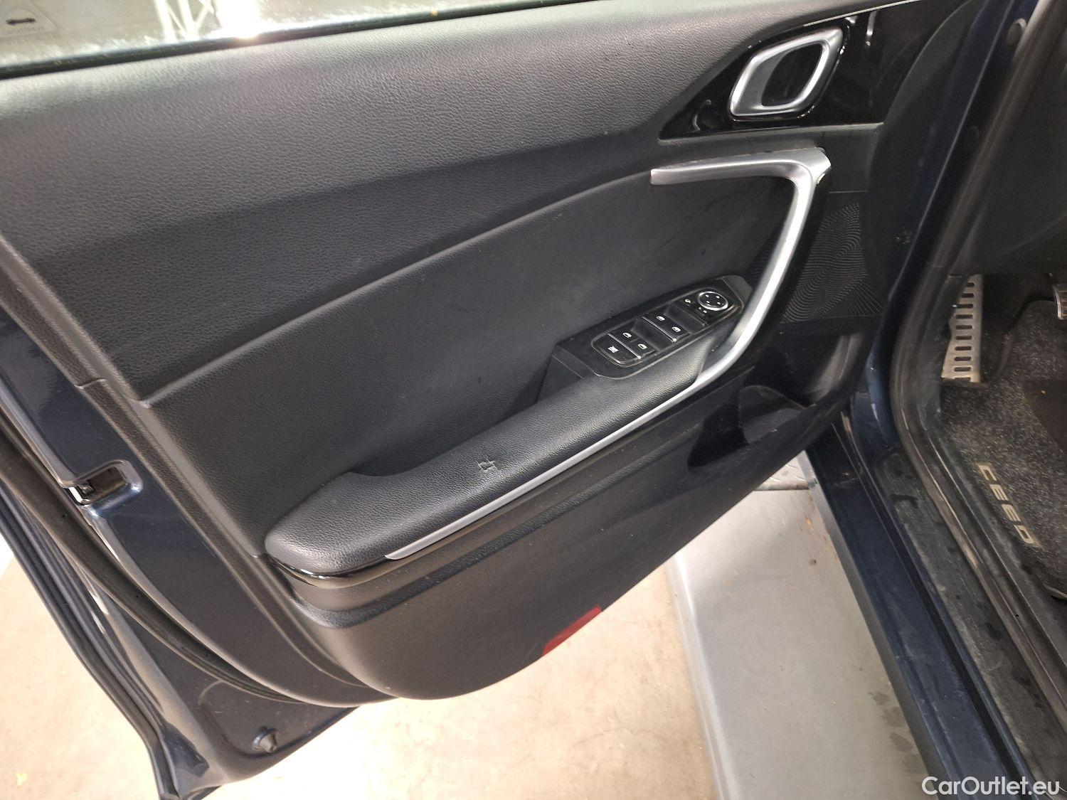  KIA  Cee'd Kia, Ceed '18, KIA  More 1.6 CRDi 115 ISG 5d #73