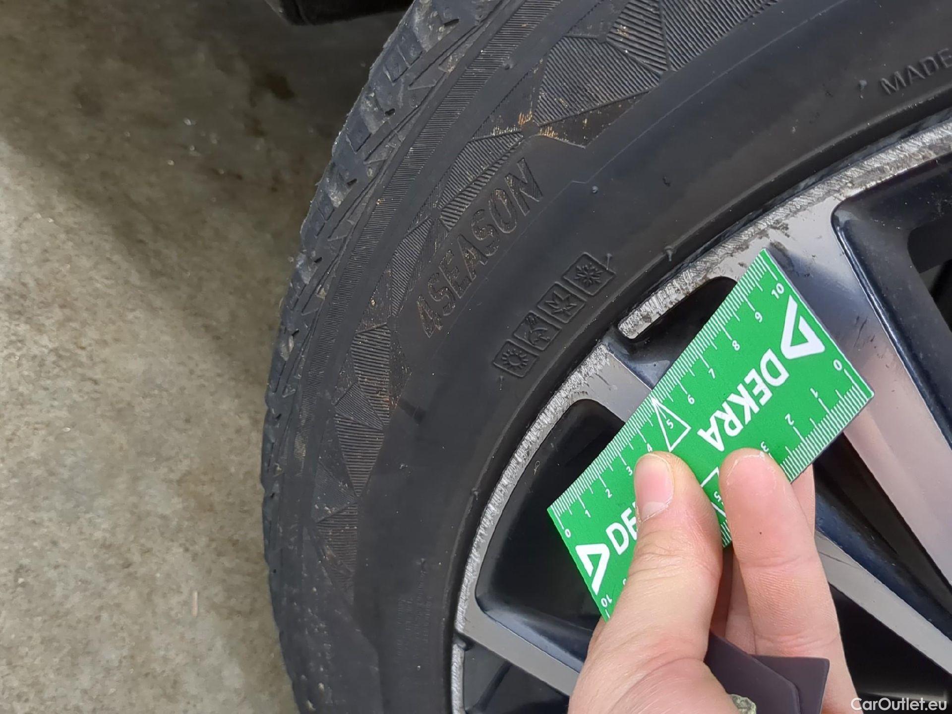  Volvo  XC90 VOLVO  / 2019 / 5P / SUV Recharge T8 AWD GT 8 Ultimate Dark #22