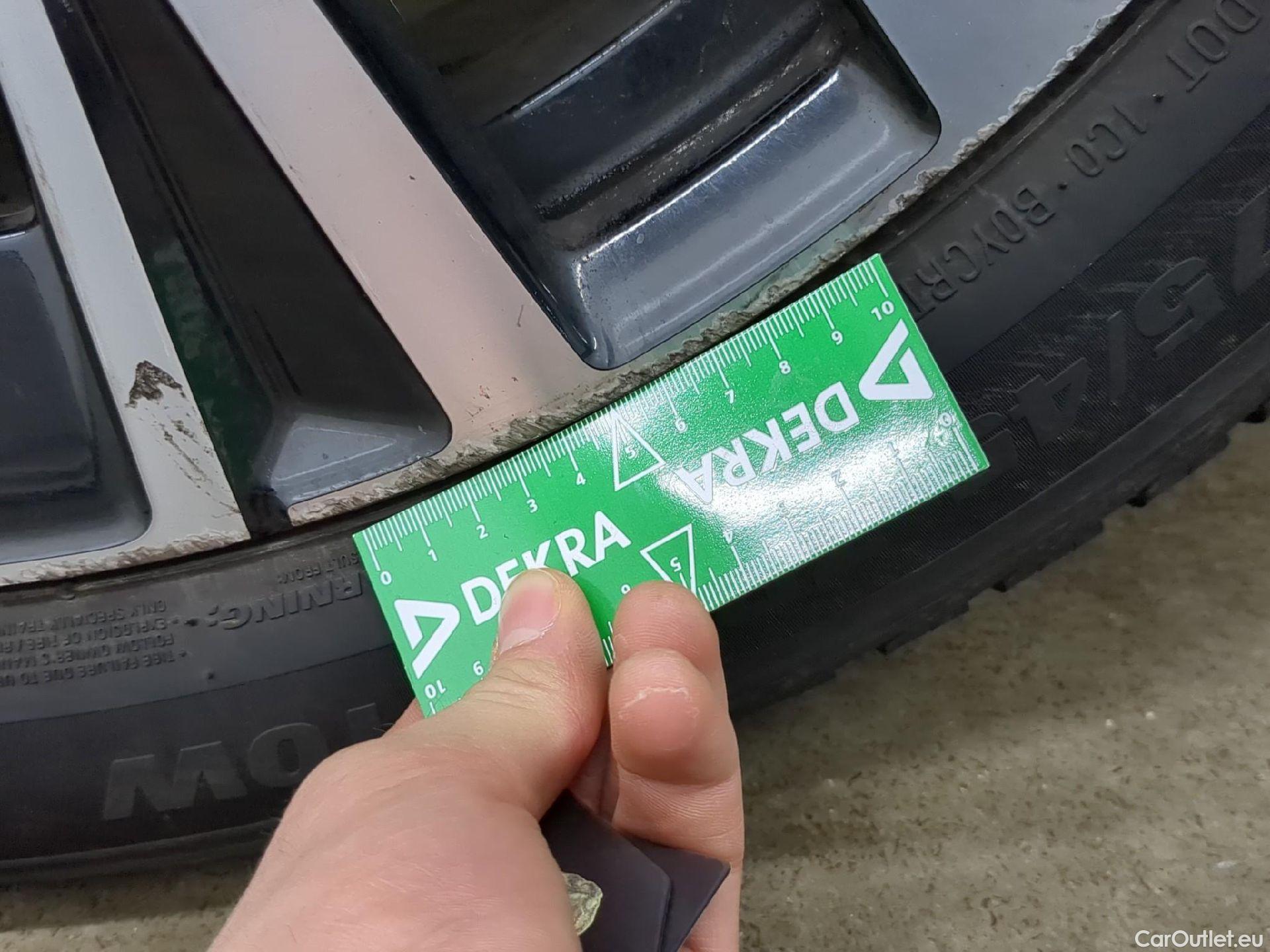  Volvo  XC90 VOLVO  / 2019 / 5P / SUV Recharge T8 AWD GT 8 Ultimate Dark #26