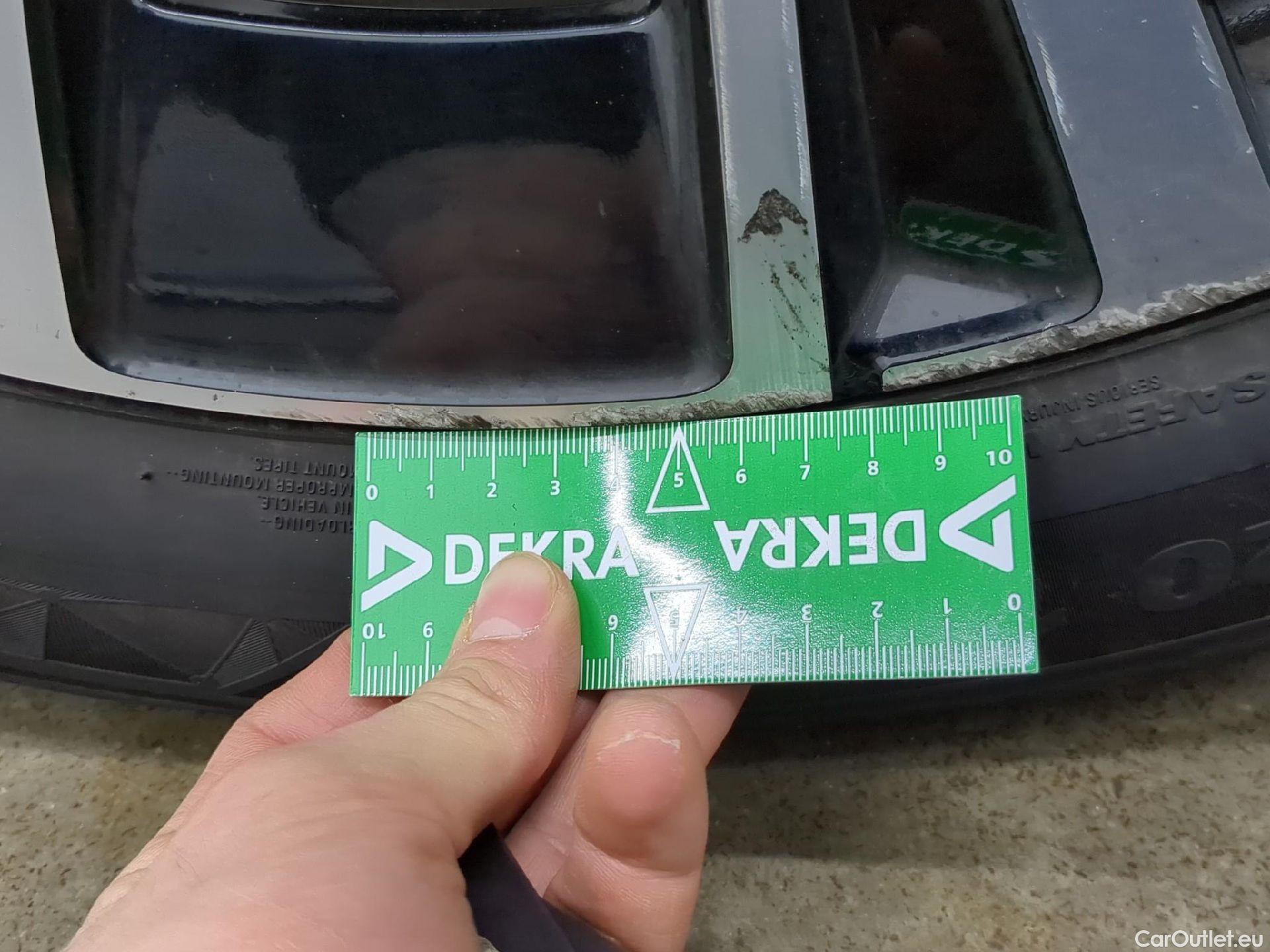  Volvo  XC90 VOLVO  / 2019 / 5P / SUV Recharge T8 AWD GT 8 Ultimate Dark #25