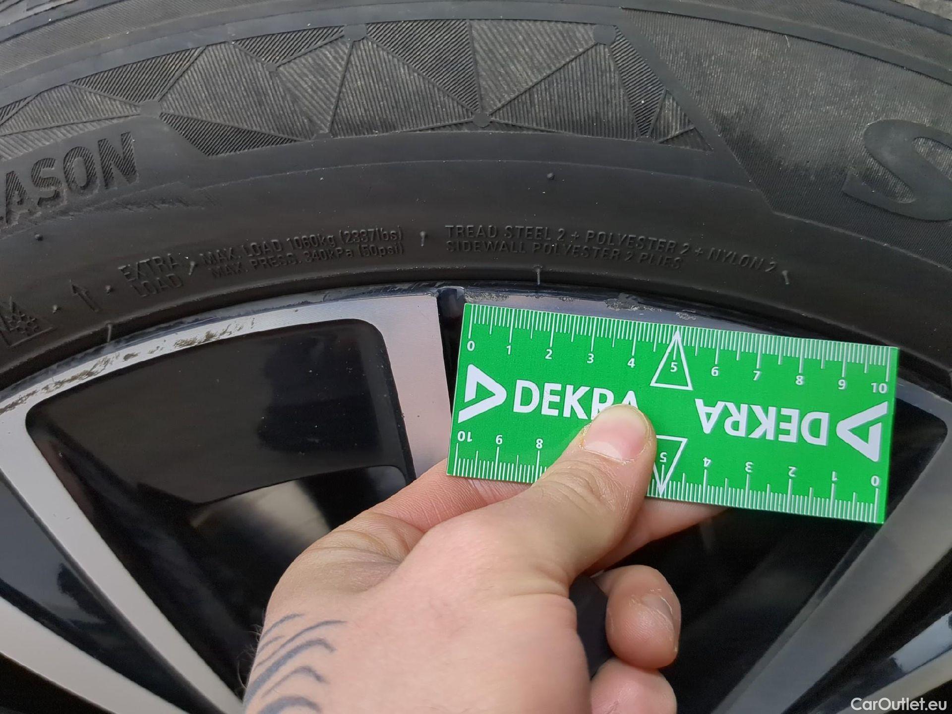  Volvo  XC90 VOLVO  / 2019 / 5P / SUV Recharge T8 AWD GT 8 Ultimate Dark #15