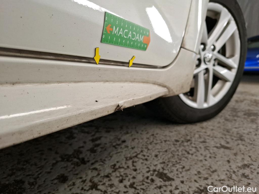  Toyota  Corolla TOYOTA  / 2018 / 5P / Berline Hybride 122h Dynamic Business #13