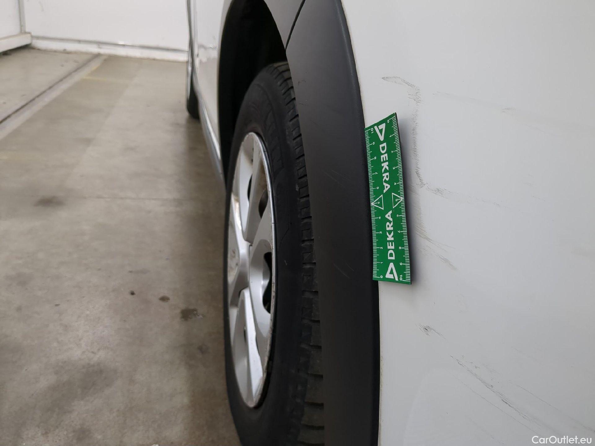  Citroen  C3  Société Feel 1.2 PureTech 80CV BVM5 E6d #24