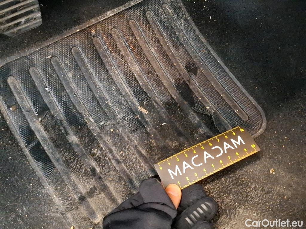  Peugeot  208  Signature 1.2 PureTech 80CV BVM5 E6dT #2