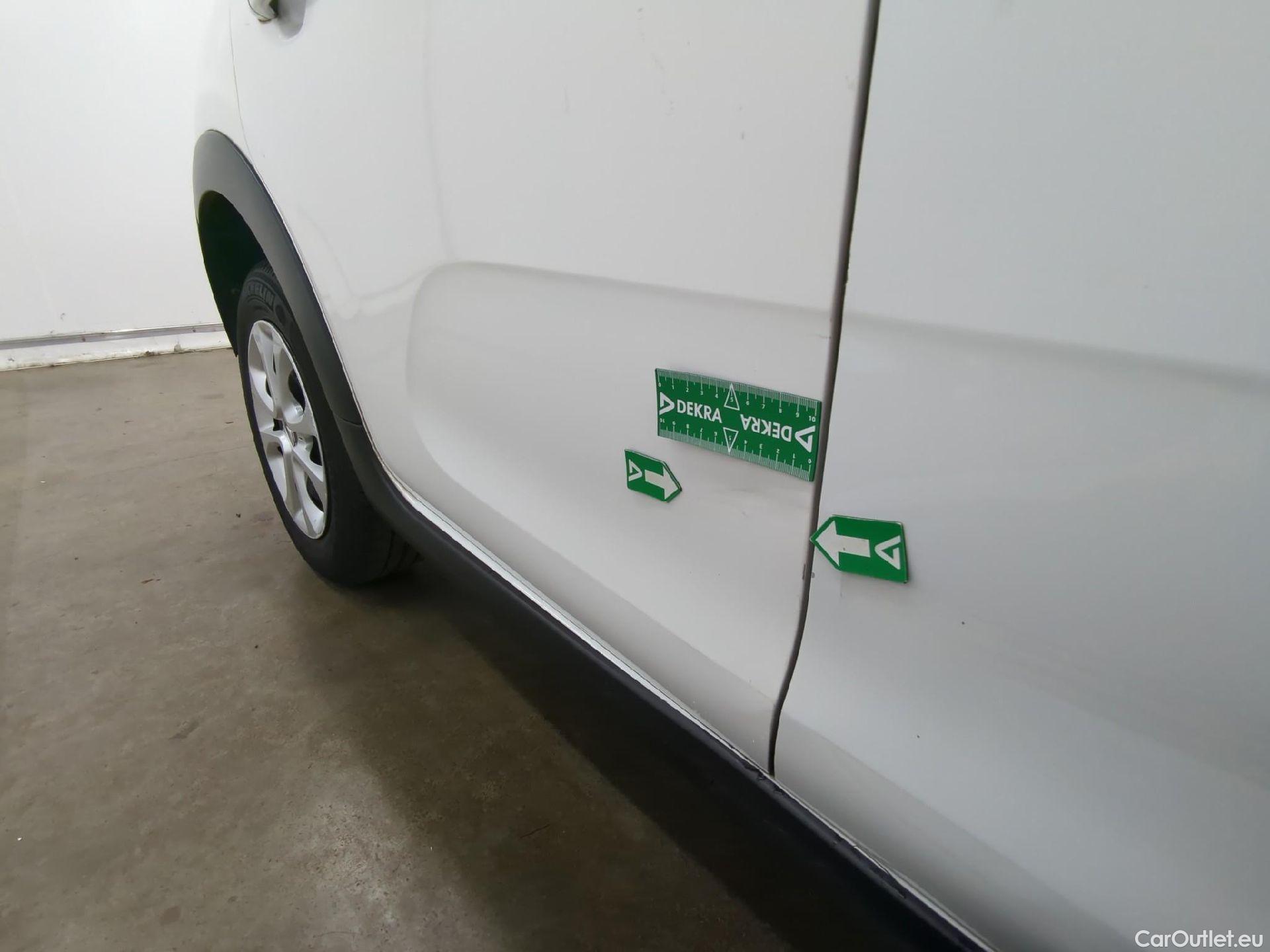  Citroen  C3  Société Feel 1.2 PureTech 80CV BVM5 E6d #10