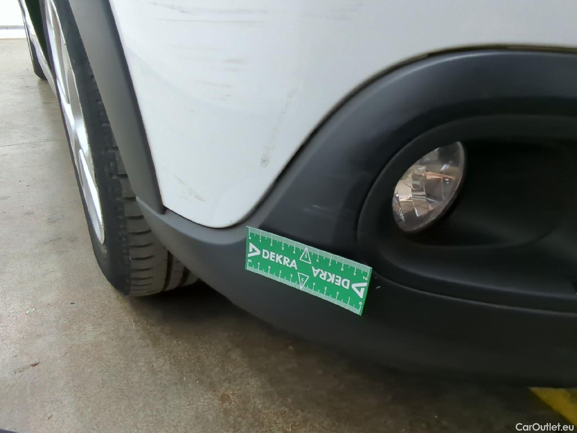  Citroen  C3  Société Feel 1.2 PureTech 80CV BVM5 E6d #26