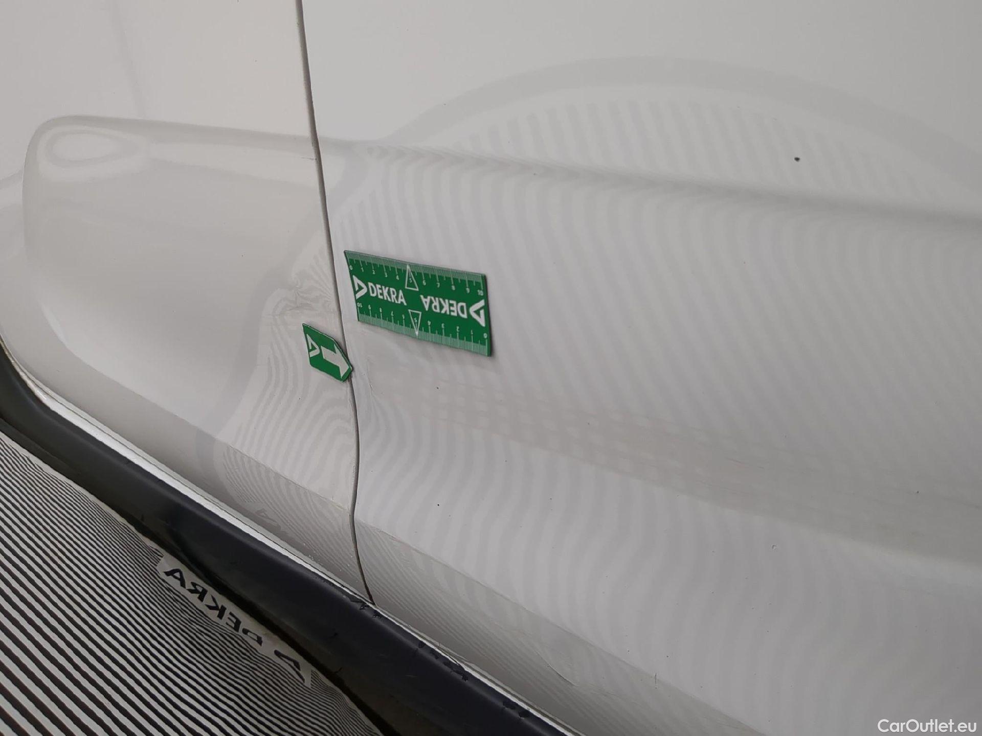  Citroen  C3  Société Feel 1.2 PureTech 80CV BVM5 E6d #14