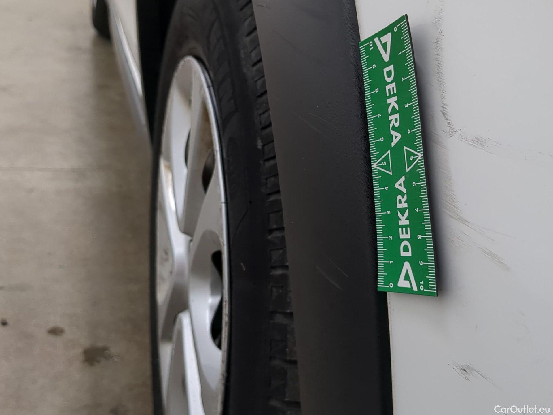  Citroen  C3  Société Feel 1.2 PureTech 80CV BVM5 E6d #25