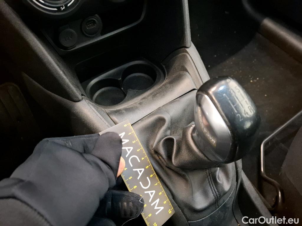  Peugeot  208  Signature 1.2 PureTech 80CV BVM5 E6dT #18