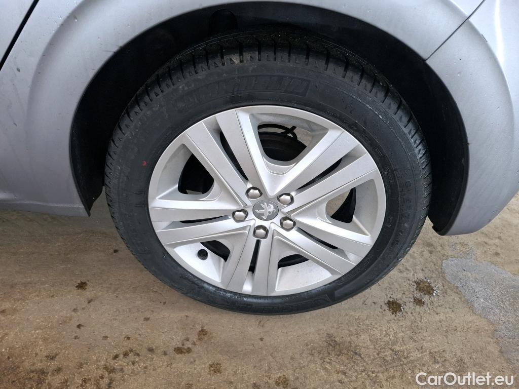  Peugeot  208  Signature 1.2 PureTech 80CV BVM5 E6dT #34