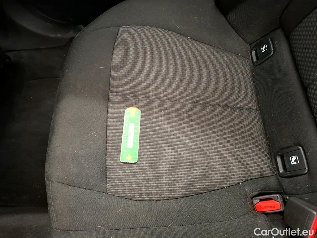  Bmw  Serie 1 BMW Série 1 / 2019 / 5P / Berline 116i Business Design #44