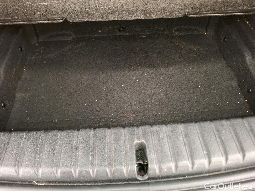  Bmw  Serie 1 BMW Série 1 / 2019 / 5P / Berline 116i Business Design #32