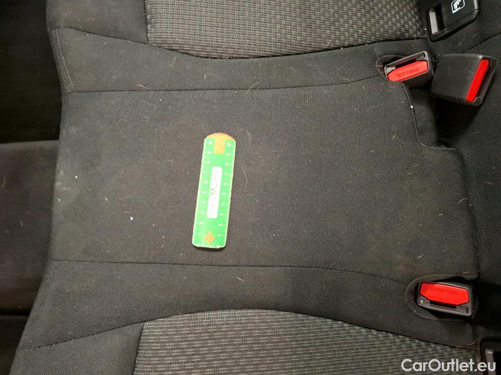  Bmw  Serie 1 BMW Série 1 / 2019 / 5P / Berline 116i Business Design #43