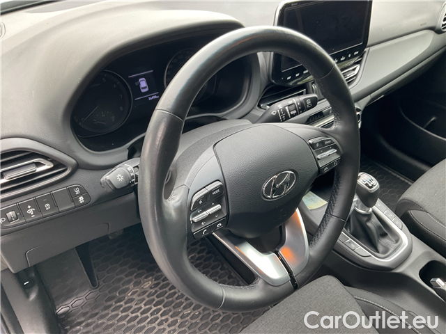  Hyundai  i30  kom.1.5i Family Smart 5d #16