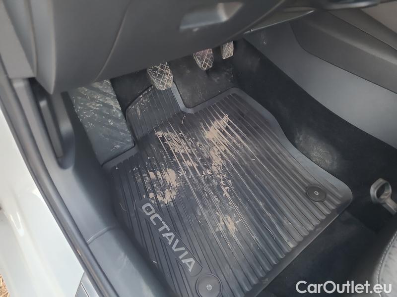  Skoda  Octavia  Combi (NX3)(2020) Oct.Combi 1.5TSI 110 Style #1