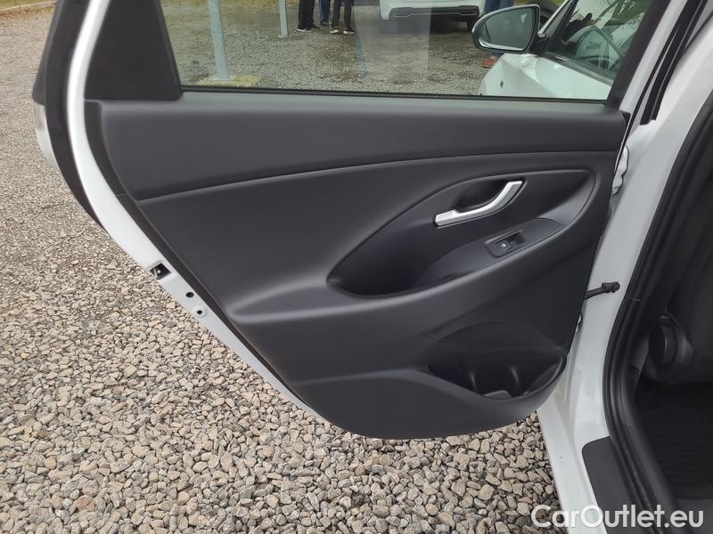  Hyundai  i30  (PD)(01.2017  ->)  kom.1.5T-GDI Smart 5d #13