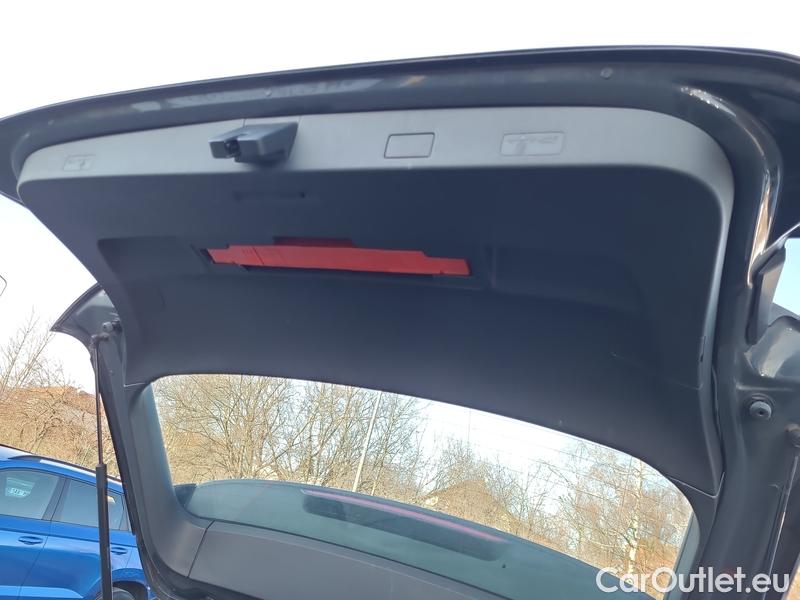  Volkswagen  Golf  VIII (CD1) (2019) Var.1.0TSI 81 Life 5d #8