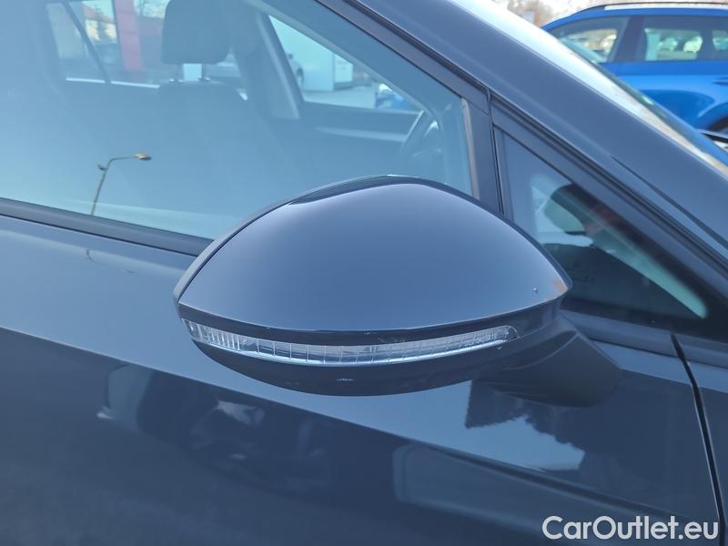  Volkswagen  Golf  VIII (CD1) (2019) Var.1.0TSI 81 Life 5d #14