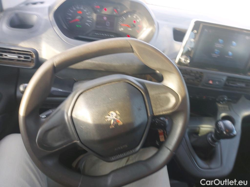  Peugeot  RIFTER PEUGEOT  / 2018 / 5P / monovolumen compacto Active Pack Standard BlueHDi 73kW #31