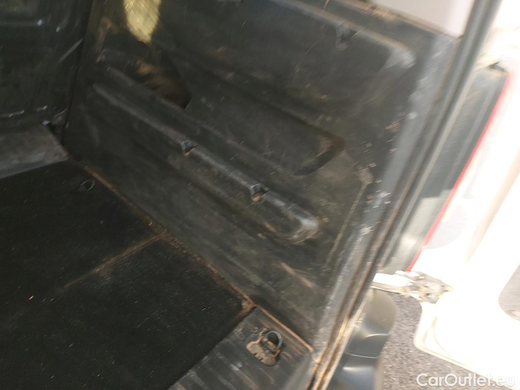  Peugeot  RIFTER PEUGEOT  / 2018 / 5P / monovolumen compacto Active Pack Standard BlueHDi 73kW #25