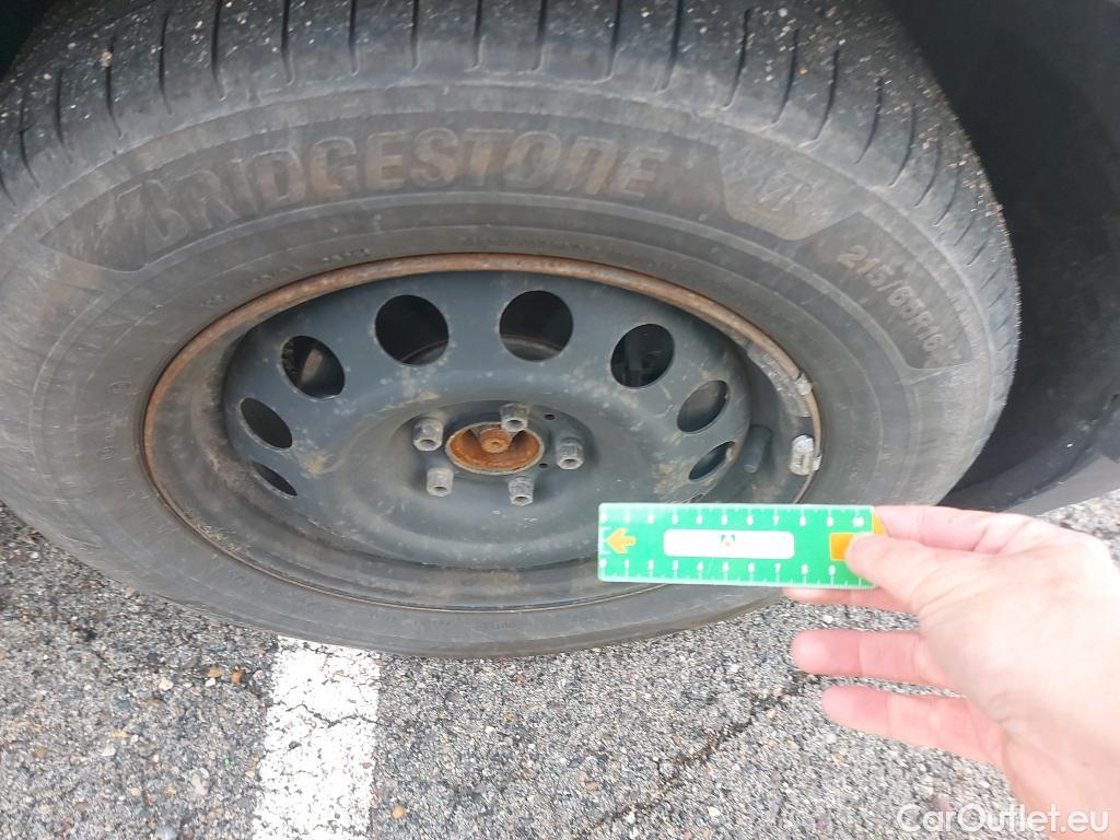  Peugeot  RIFTER PEUGEOT  / 2018 / 5P / monovolumen compacto Active Pack Standard BlueHDi 73kW #38