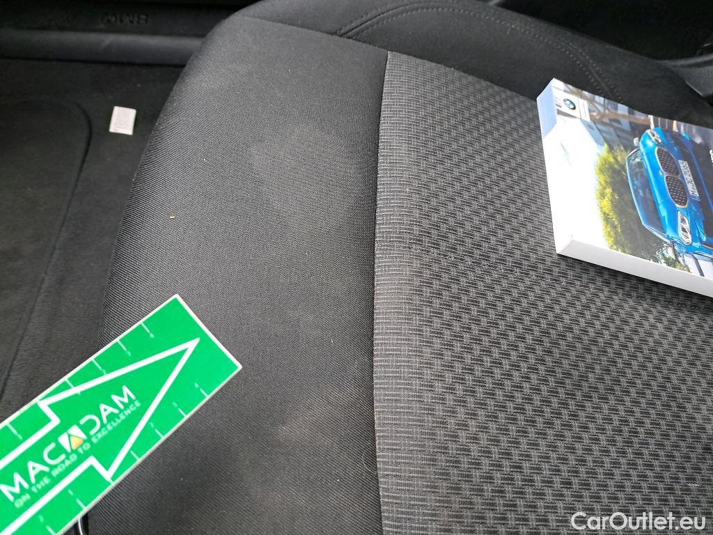  Bmw  Serie 1 BMW  / 2019 / 5P / berlina con portón 118d Business Auto. #29