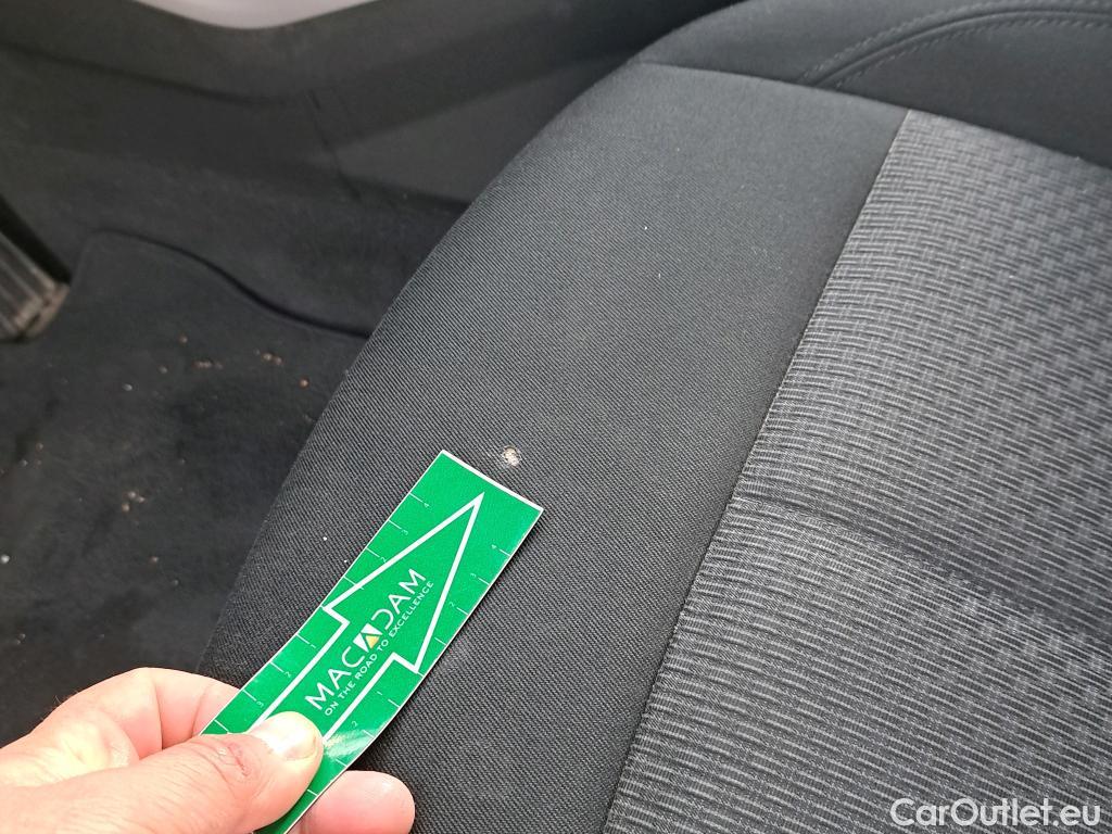  Bmw  Serie 1 BMW  / 2019 / 5P / berlina con portón 118d Business Auto. #17