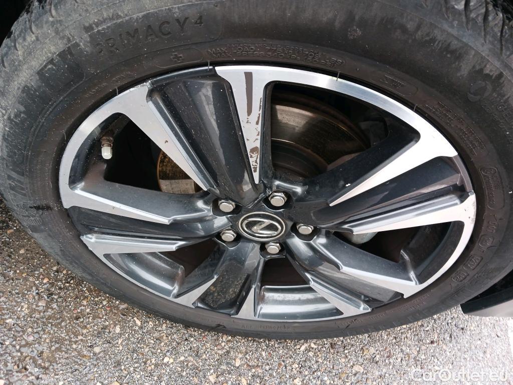  Lexus  UX LEXUS  / 2018 / 5P / todoterreno 2.0 250h Premium #1