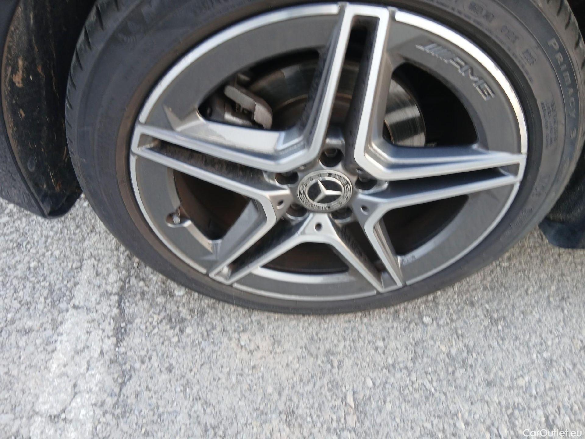  Mercedes  A-Klasse MERCEDES-BENZ Clase A / 2018 / 5P / berlina con portón A 200 #19