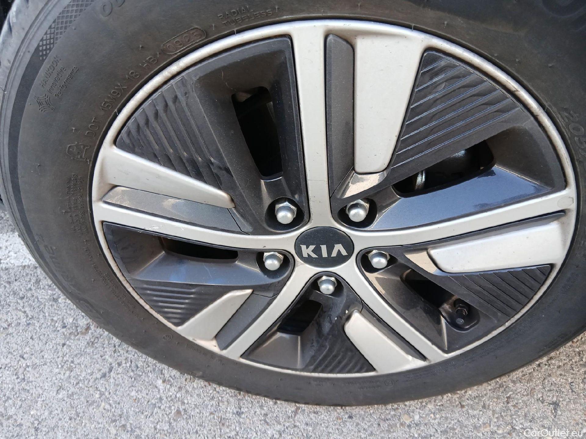  KIA  Niro KIA  1.6 GDi PHEV 104kW (141CV) Drive #38