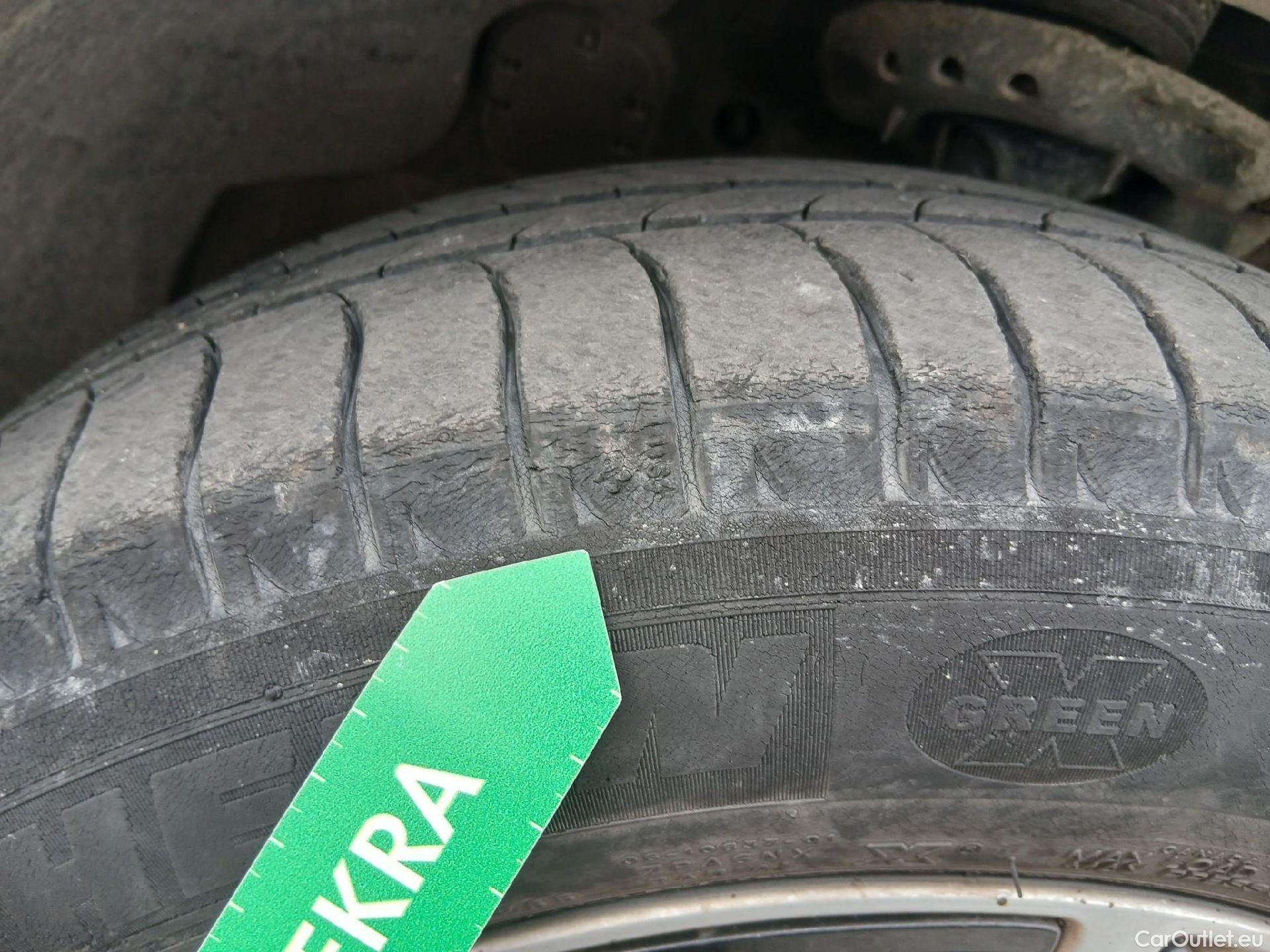  KIA  Niro KIA  / 2019 / 5P / crossover 1.6 GDi HEV 104kW (141CV) Drive #3