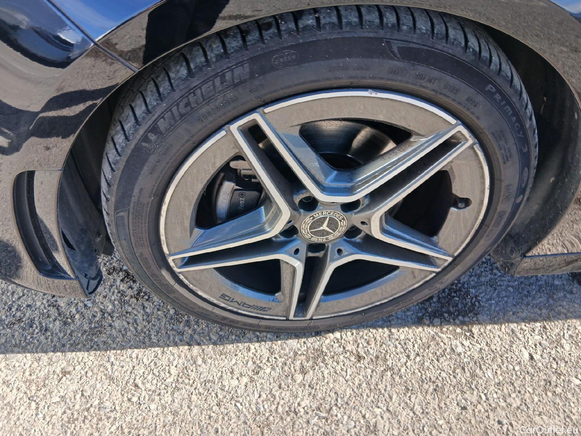  Mercedes  A-Klasse MERCEDES-BENZ Clase A / 2018 / 5P / berlina con portón A 200 #5