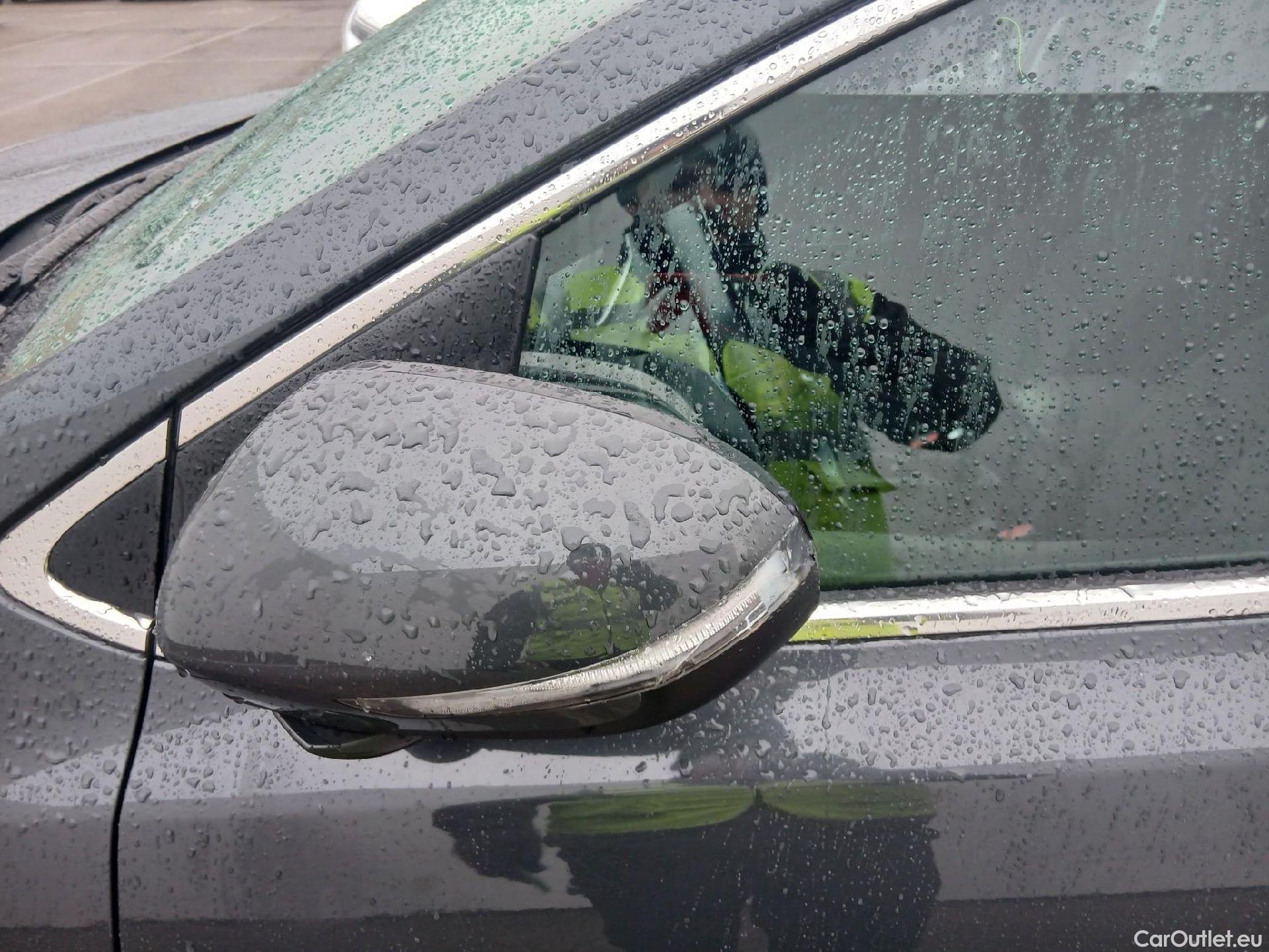  KIA  Sportage KIA  1.6MHEV Drive 100kW(136CV) 4x2(Crist Tintados) #11