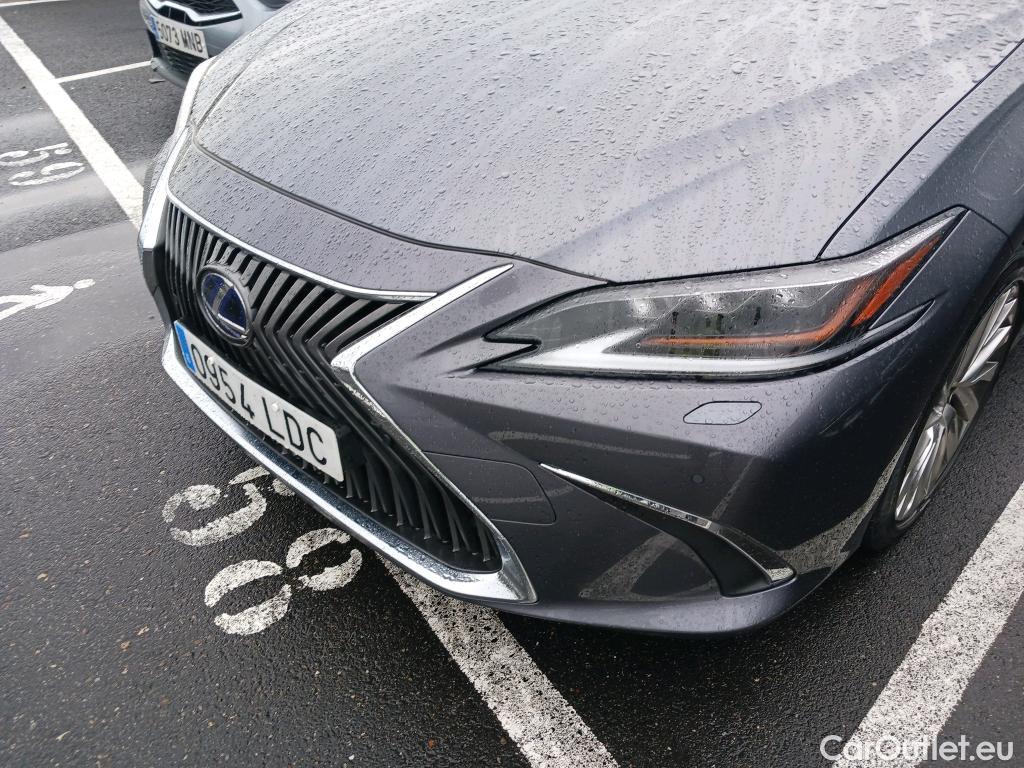  Lexus  ES LEXUS  / 2018 / 4P / sedán 2.5 300h Executive #3
