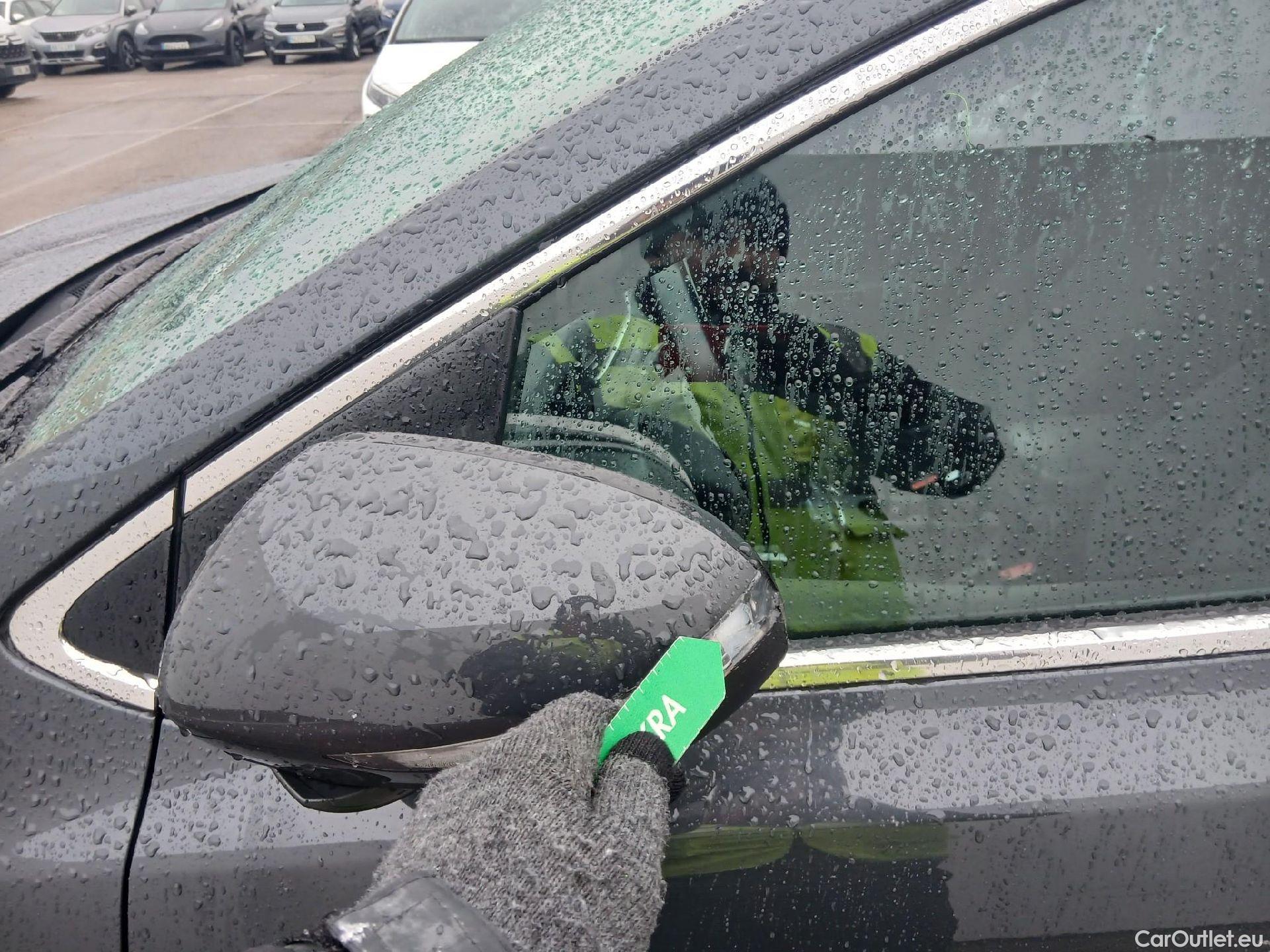  KIA  Sportage KIA  1.6MHEV Drive 100kW(136CV) 4x2(Crist Tintados) #12