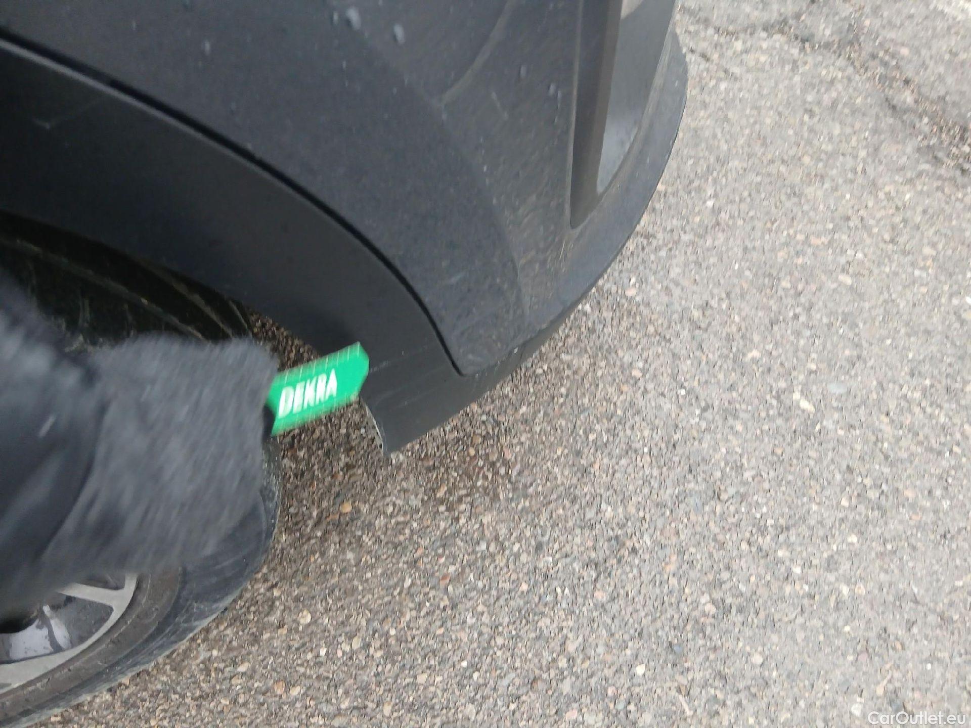  KIA  Sportage KIA  1.6MHEV Drive 100kW(136CV) 4x2(Crist Tintados) #9